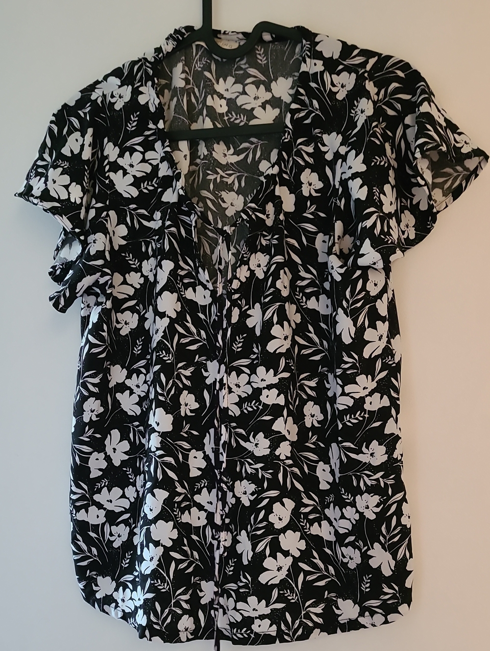 Women’s Black & White Floral Short Sleeve Blouse